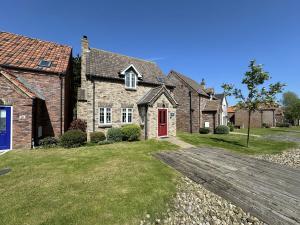 Seashells Cottage - Part of the The Bay Filey Holiday Village with pool, gym and direct beach access, pub, restaurant, tennis and meadows walks