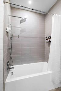 Cozy Stylish retreat - NYC & NWK w free parking