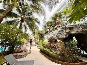 PALMTREE BREEZE Condo in Amazon Residence