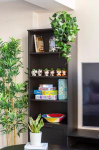 Beautiful 2 Bed Apartment just steps to the Beach