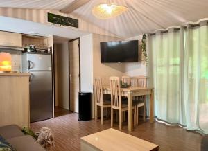 Campings Tiki House M-Home-Climatise - Belle parcelle ! : photos des chambres