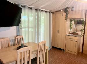 Campings Tiki House M-Home-Climatise - Belle parcelle ! : photos des chambres