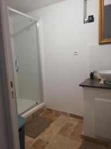 Maisons de vacances Belle maison de village entierement climatisee : photos des chambres