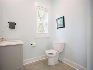 Modern upscale-House @ Lake-Golf Cart Rental-EV