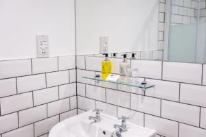 Classic Twin Room with River View room in Glen Mhor Hotel