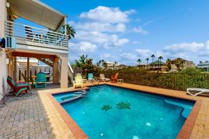 Hibiscus Hideaway 208