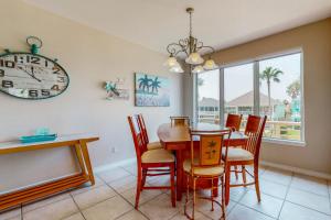 Hibiscus Hideaway 208