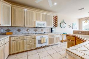 Hibiscus Hideaway 208