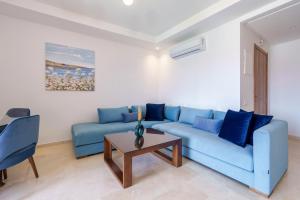 Azure Haven A Contemporary Retreat with a Luxury