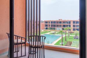 Azure Haven A Contemporary Retreat with a Luxury