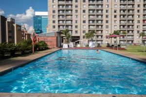 Sandton Lux, 2 Bedroom & 2 Ensuite, No Load shedding