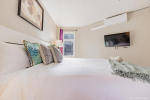 Lovely Mountain View 2 Bedroom Suite