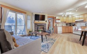 Lovely Mountain View 2 Bedroom Suite