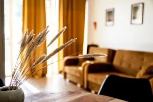 Jaukūs apartamentai su lauko baseinu, sporto sale ir vaikų žaidimų kambariu netoli jūros! - 斯文托伊