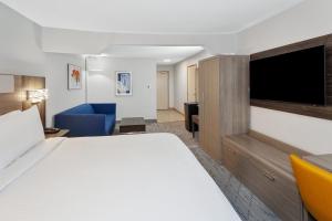 Holiday Inn Express & Suites Carmel North – Westfield by IHG