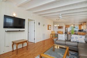 Smart Pelican by Oak Island Accommodations