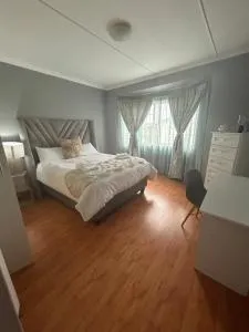 Comfortable Townhouse Haven- PMB - Camperdown