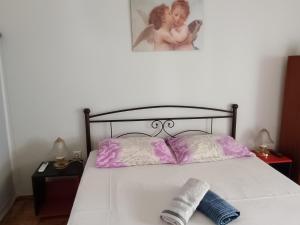 Acropolis within 10min. walk!