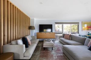 Deluxe family home near beach with views sleeps 10-12 - 4hvězdičkové hotely ve městě Ocean Grove