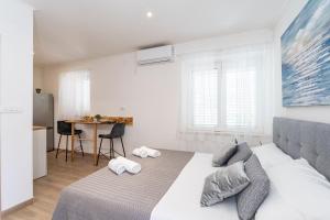 AnMarie with free parking