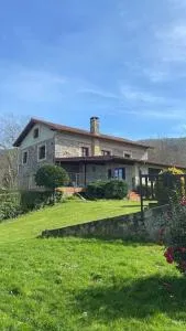 Casa rural con piscina - Carasa