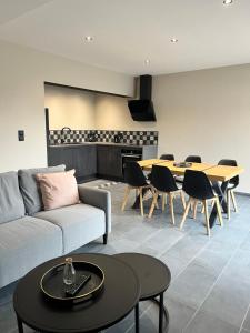 Maisons de vacances Maison avec terrasse en hauteur : photos des chambres