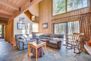 Half Mile to Ski Slopes Conway Condo with Hot Tub!