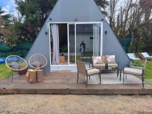 Cabane Tipi près du phare du Minou en pleine campagne GR34 vélo calme isolé ferme