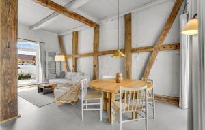 1 Bedroom Stunning Apartment In Humble