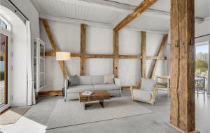 1 Bedroom Stunning Apartment In Humble