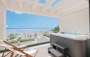 3 Bedroom Beautiful Home In Makarska 