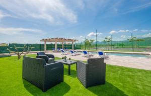 Amazing Home In Donji Prolozac