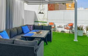 2 Bedroom Cozy Home In Santa Pola