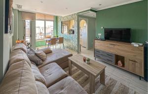 Awesome Apartment In Santa Pola