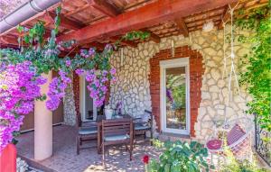 2 Bedroom Awesome Apartment In Medulin