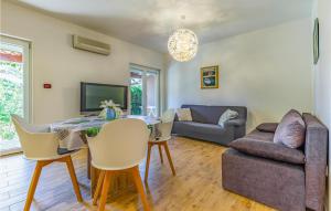 2 Bedroom Awesome Apartment In Medulin