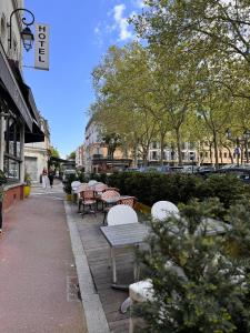 Hotels HOTEL PARIS VESINET- Logis Hotel Restaurant : photos des chambres