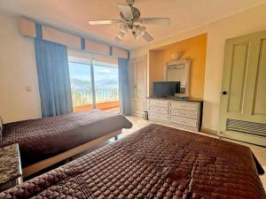 Beachfront Stay with 3 Pools Spa Gym Kids Club and Tennis