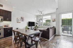 Luxury Apartment with Loft - Hotel a capsule, Los Angeles