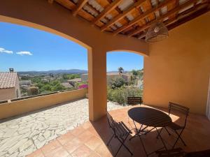 Maisons de vacances Maisonnette calme vue collines : photos des chambres