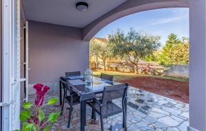 Cozy Apartment In Medulin With Kitchen