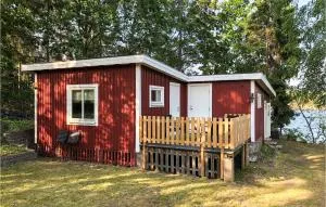2 Bedroom Cozy Home In Västervik - Göljerum
