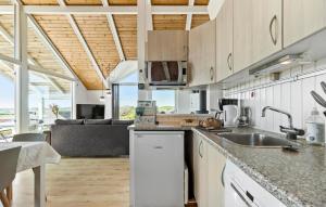 Beautiful Home In Ebeltoft