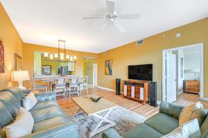 Naples Resort Townhome with Screened Patio! - 4hvězdičkové hotely ve městě Naples