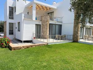 Girne/Zeytinlik 2+1 muhteşem teraslı daire - Ubytování bez kategorie ve městě Kyrenia