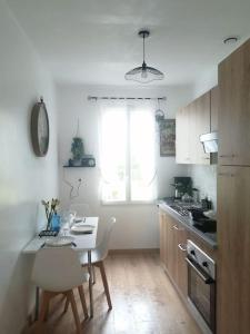 Maison " Bouton dor" au bord de leau, à 10 mn de Tours , meublé classé une étoile