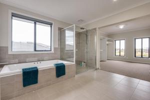 StayAU Spacious 6BR House with Pool Table Urban Home