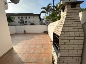 Apto terreo 50 metros da praia do Guaruja