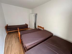 Apto terreo 50 metros da praia do Guaruja