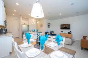 Cozy 3Bd with Free Waterpark at Enclaves at Festival 713